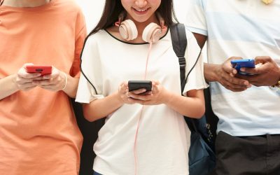 Senado aprueba proyecto que prohíbe uso de celulares en establecimientos educacionales